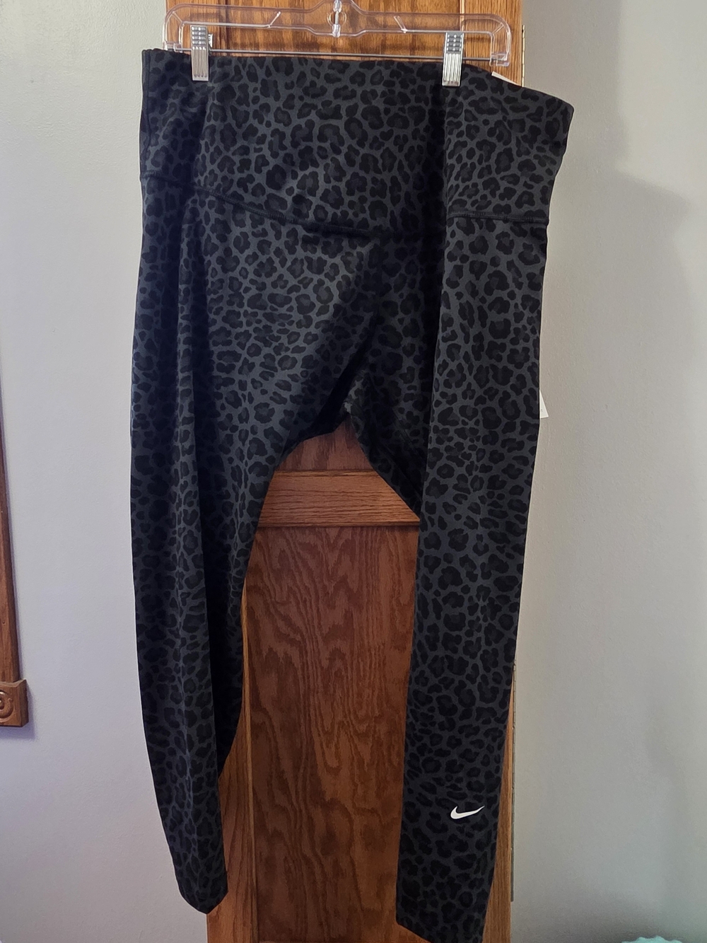 Nike Black Leopard-Print High-Waist Leggings 2X